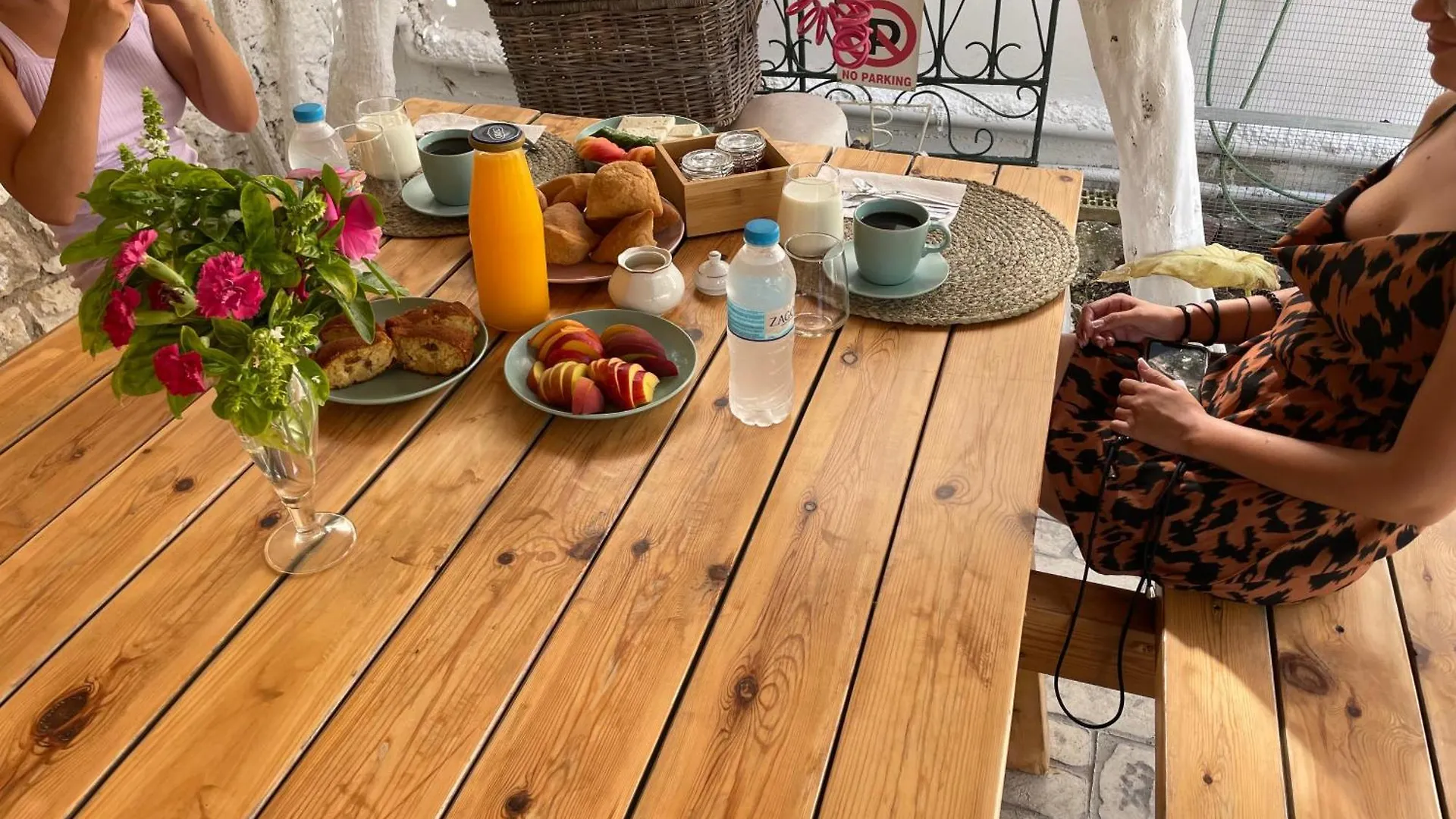 Elpis Guest House Himare