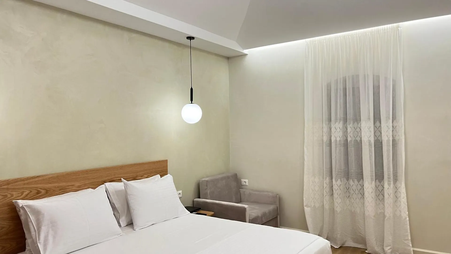 Elpis Guest House Himare