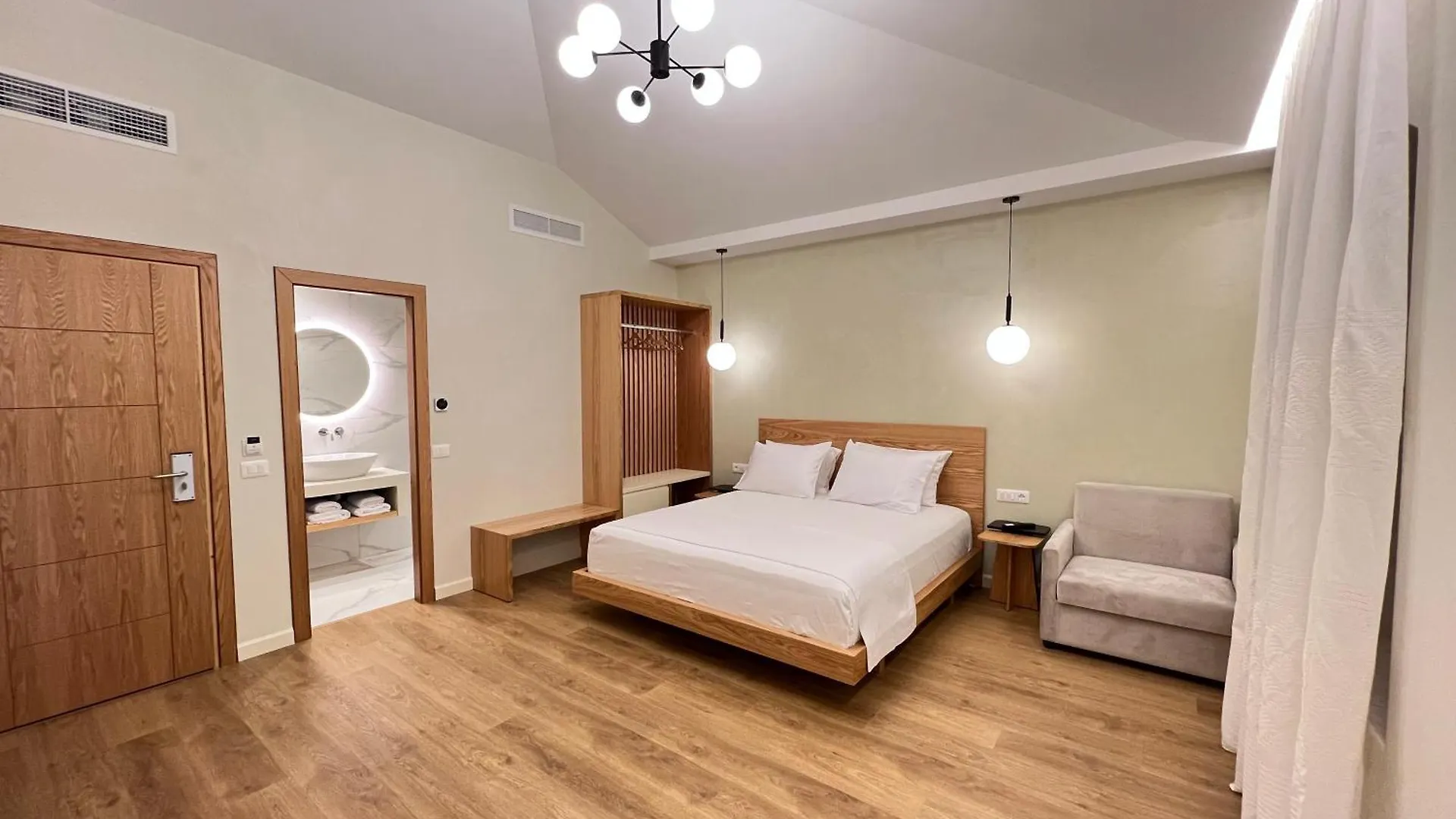 Elpis Guest House Himare