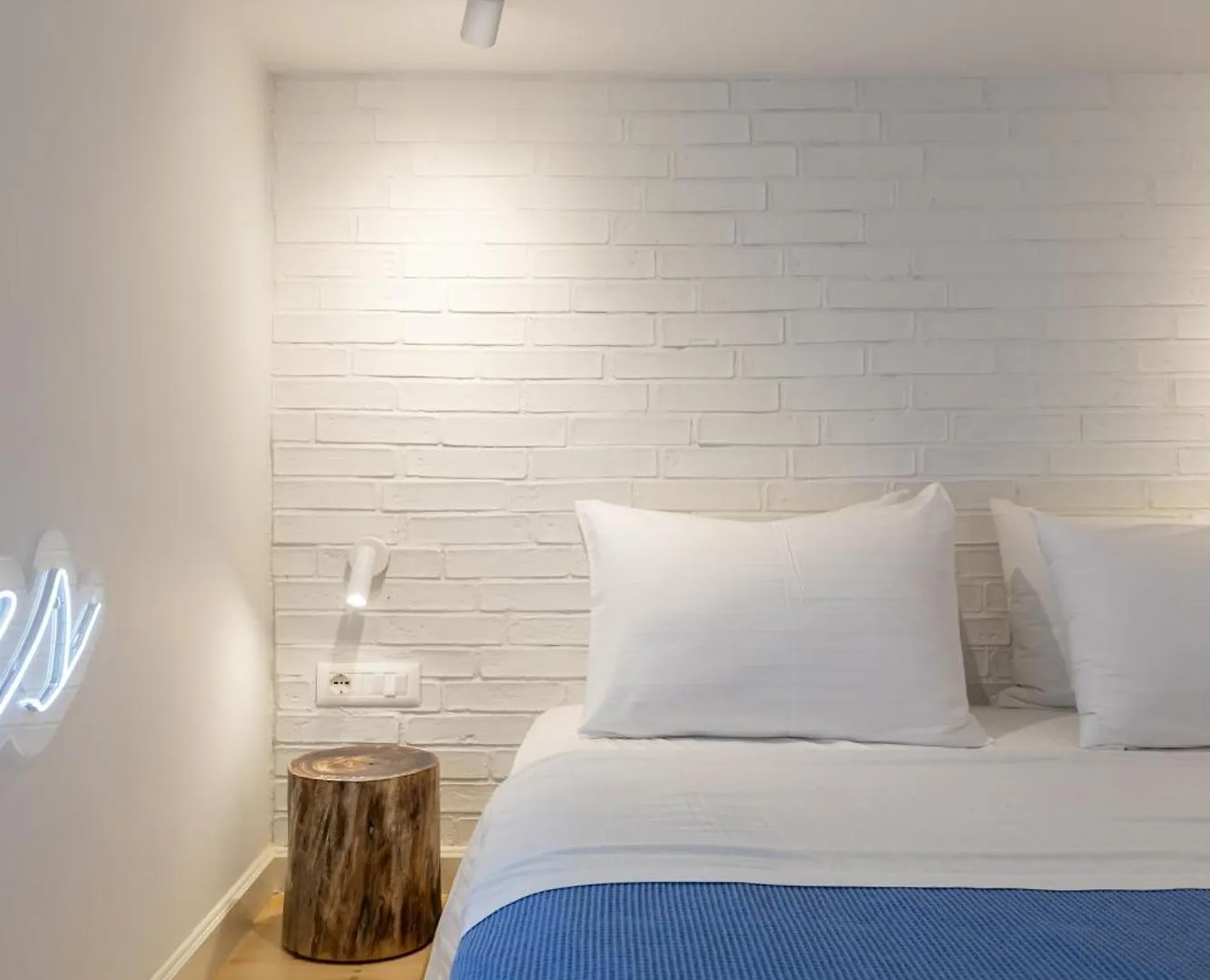 Elpis Guest House Himare 0*,  Albania