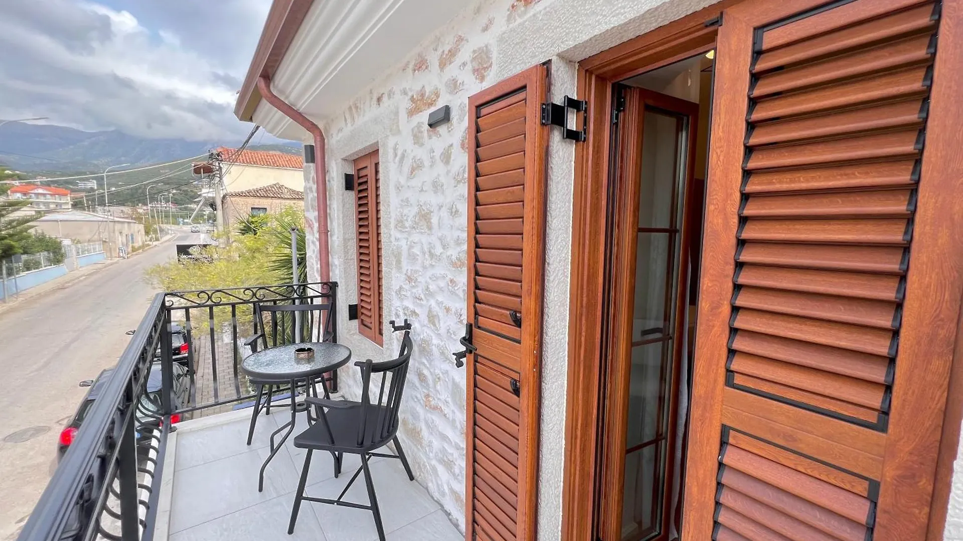 Elpis Guest House Himare Albania