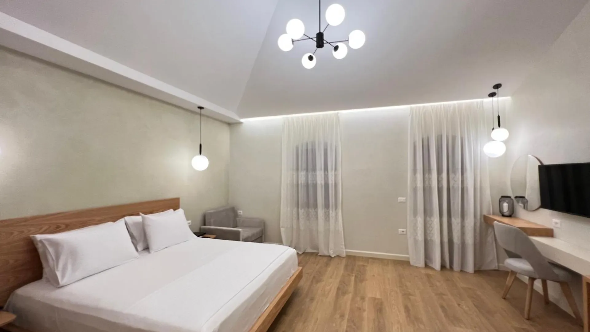 Elpis Guest House Himare Albania