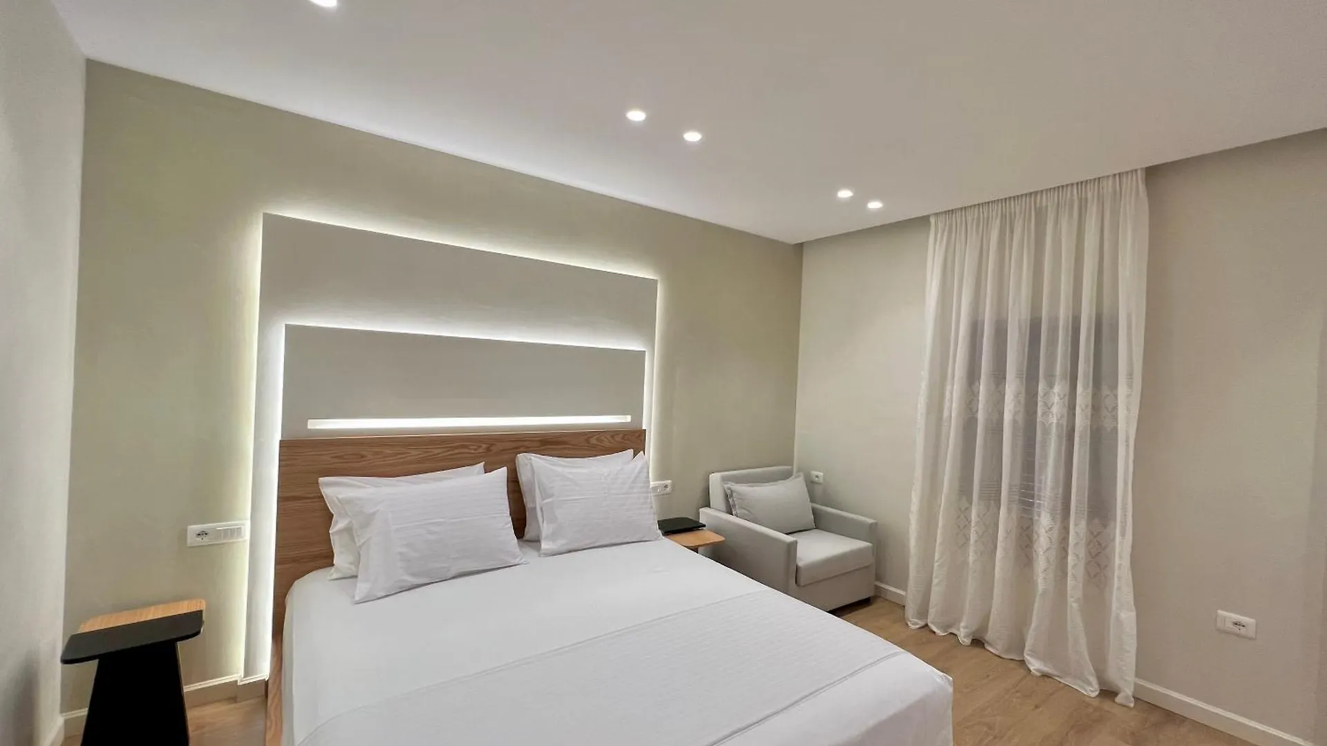 Elpis Guest House Himare 0*,  Albania