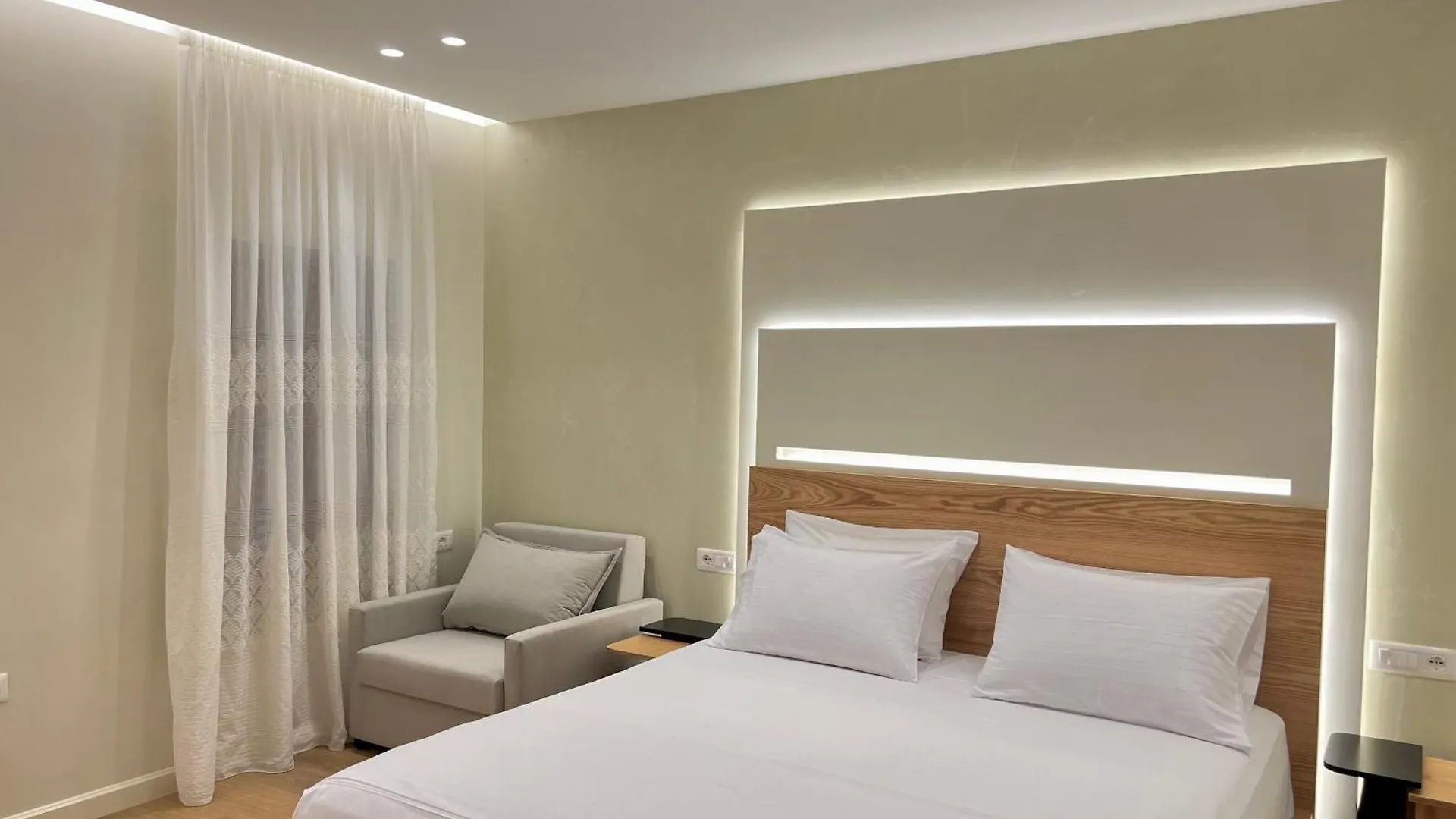 Elpis Guest House Himare