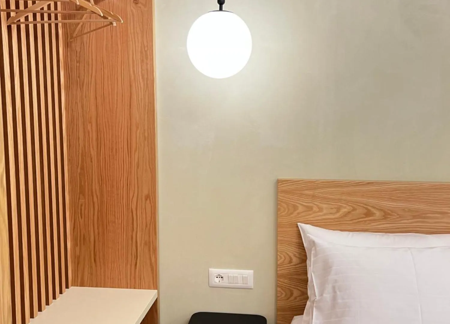 Elpis Guest House Himare
