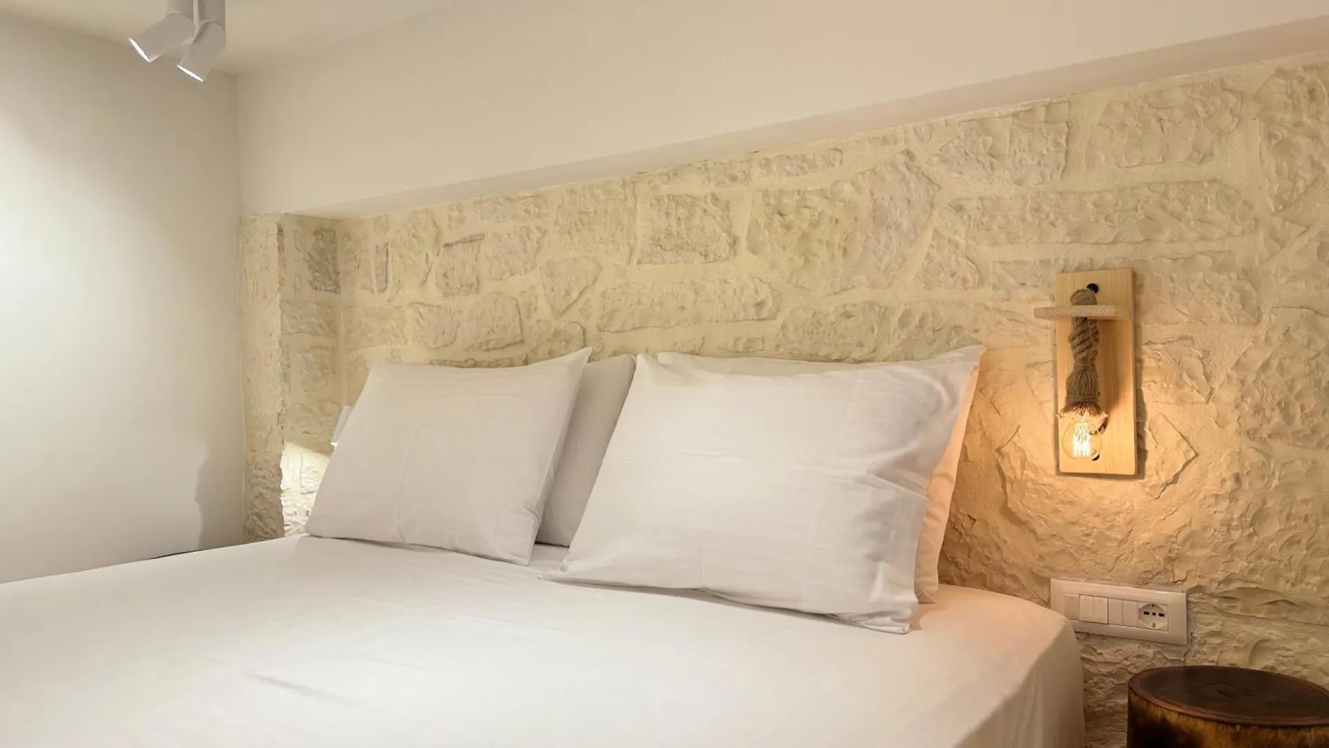 Elpis Guest House Himare