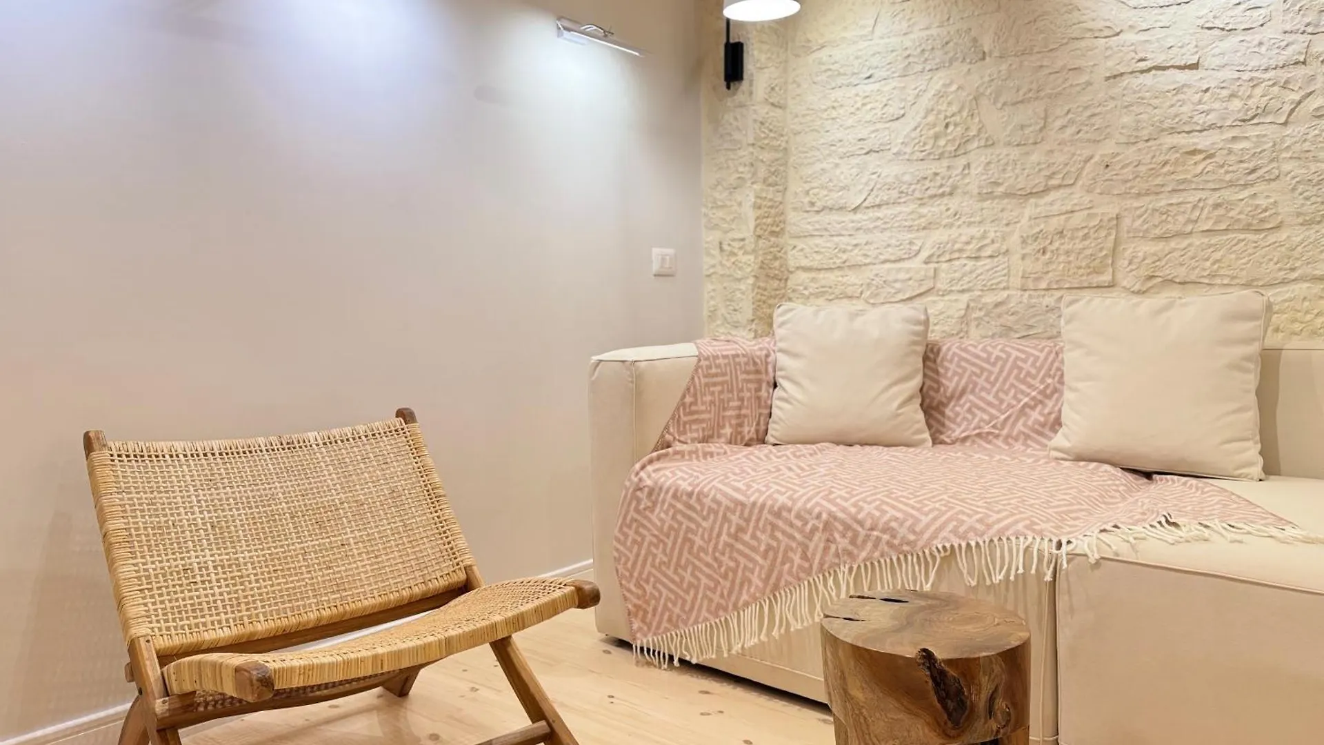 Elpis Guest House Himare